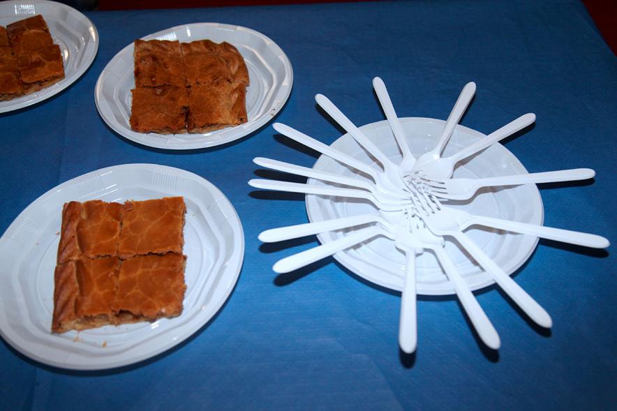 Semana Cultural Xuntanza de Galegos - Inauguración de la Romeria del Pulpo y el Mejillón - Imagen de platos con empanada gallega.