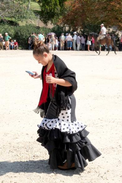 XXIV Romería Andaluza - Imagen de una niña vestida con traje típico andaluz.