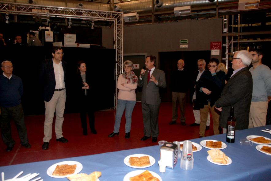 Semana Cultural Xuntanza de Galegos - Inauguración de la Romeria del Pulpo y el Mejillón - Imagen de personalidades inaugurando la feria.