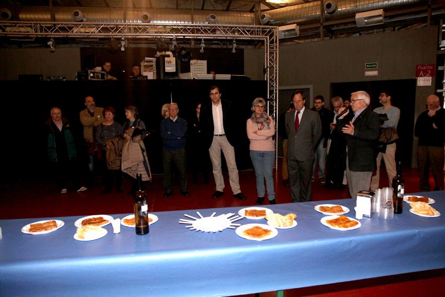 Semana Cultural Xuntanza de Galegos - Inauguración de la Romeria del Pulpo y el Mejillón - Imagen de personalidades inaugurando la feria.
