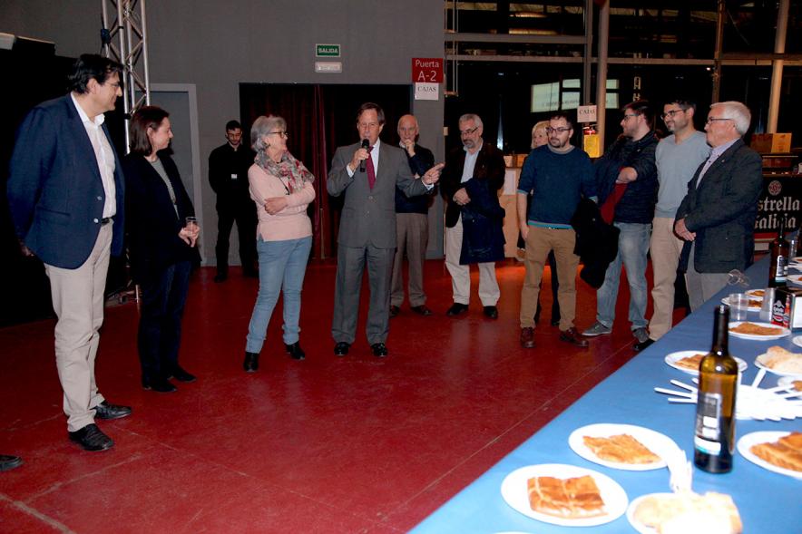 Semana Cultural Xuntanza de Galegos - Inauguración de la Romeria del Pulpo y el Mejillón - Imagen de personalidades inaugurando la feria.