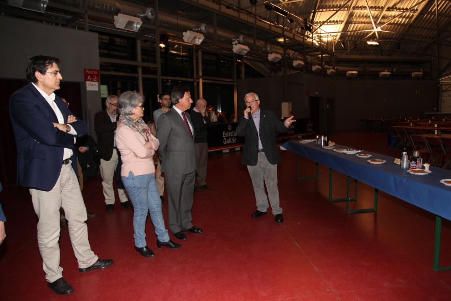 Semana Cultural Xuntanza de Galegos - Inauguración de la Romeria del Pulpo y el Mejillón - Imagen de personalidades inaugurando la feria.