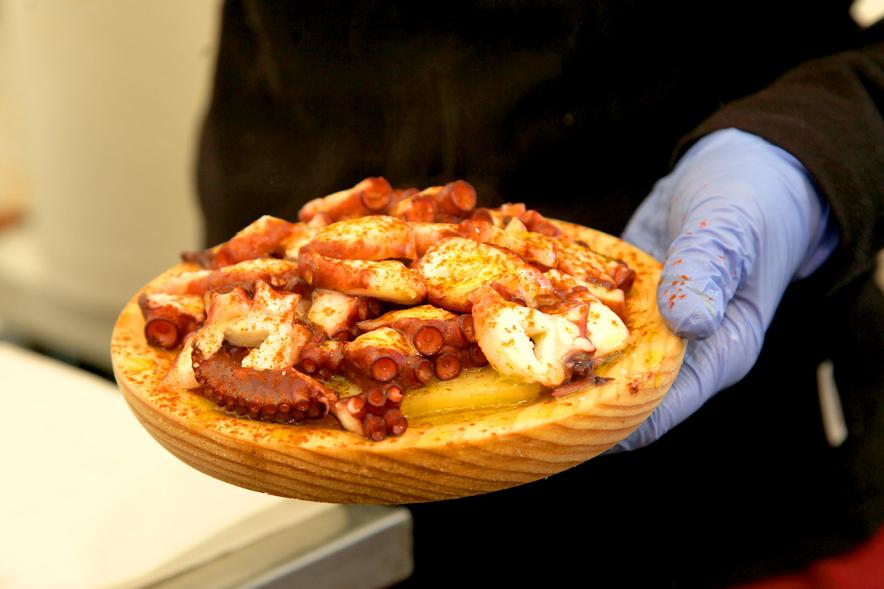 XXIIª Feria del Pulpo y el Mejillón - Imagen de un plato de "pulpo a feira" ya preparado.