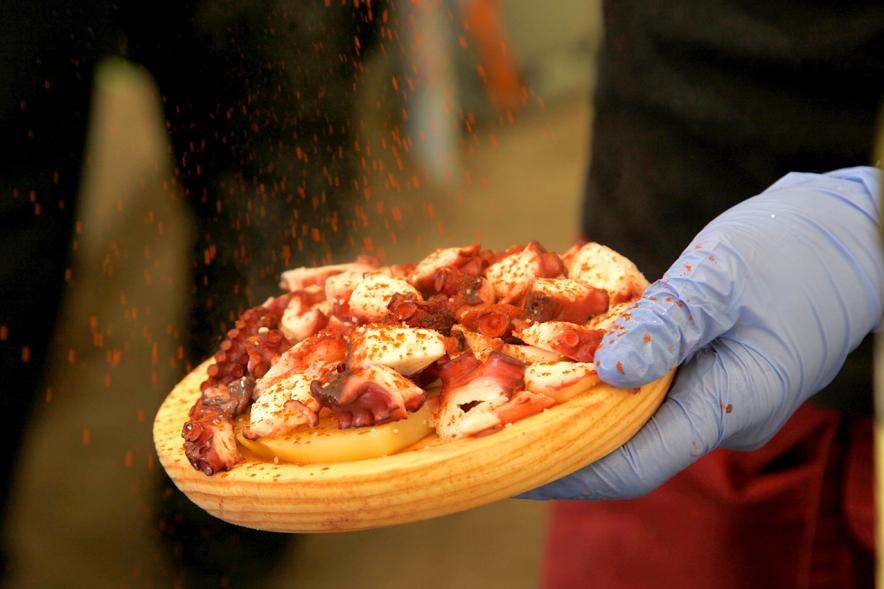 XXIIª Feria del Pulpo y el Mejillón - Imagen de un plato de "pulpo a feira" ya preparado.