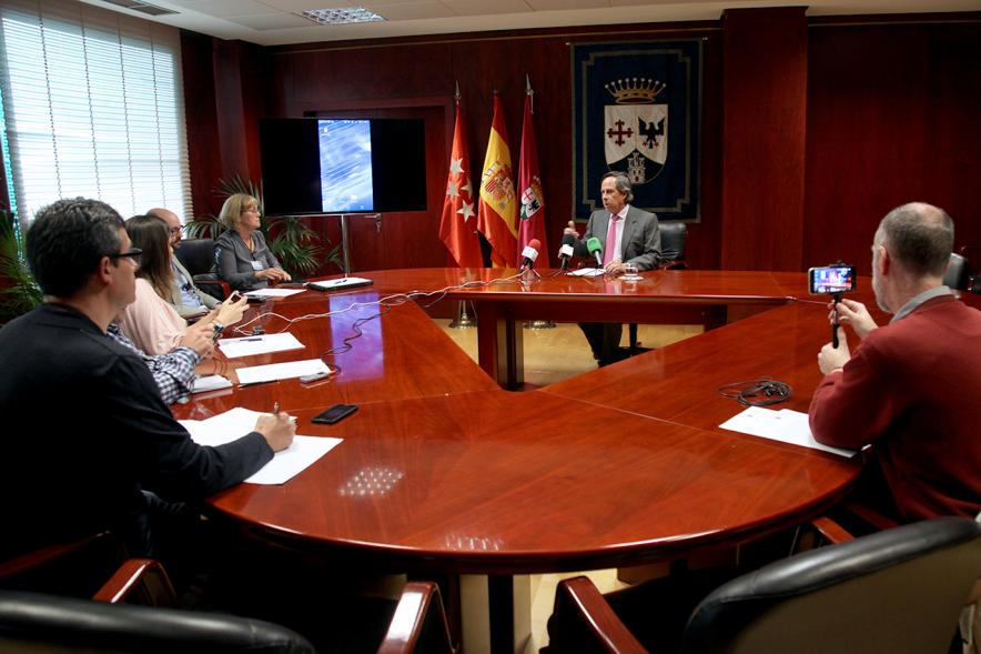 Rueda de Prensa Presentación Nueva App Alcobendas - Imagen panorámica de todos los asistentes a la rueda de prensa.