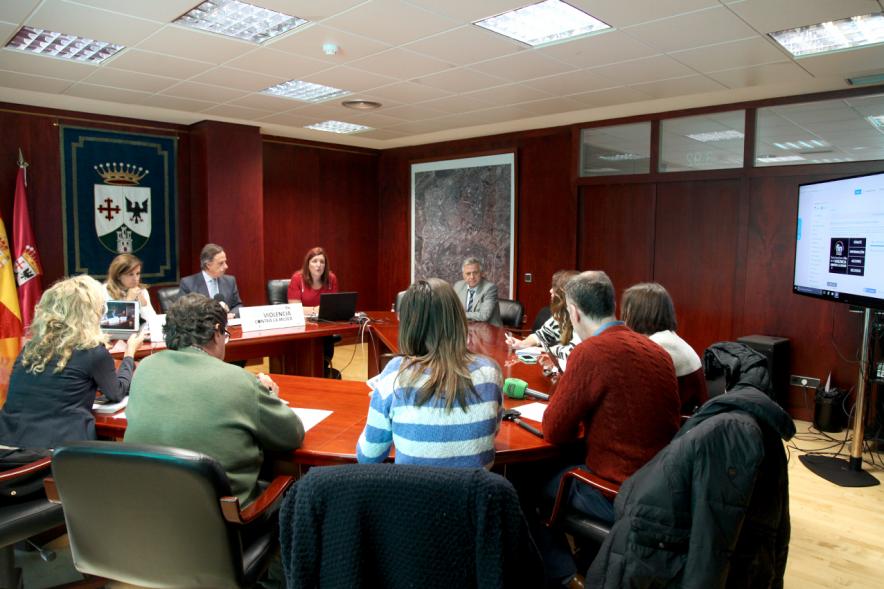 Rueda de Prensa Pacto Violencia de Género -  El alcalde con la prensa.