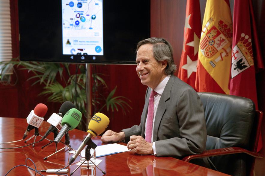 Rueda de Prensa Presentación Nueva App Alcobendas - Imagen del alcalde García de Vinuesa hablando para el público asistente.