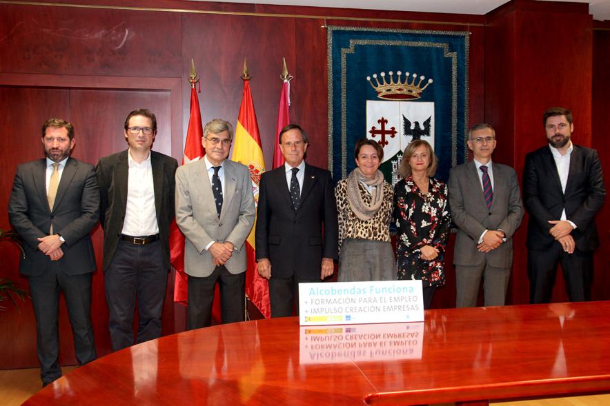 Rueda de Prensa Ayuntamiento - EOI - Imagen de todos los componentes de la mesa redonda.