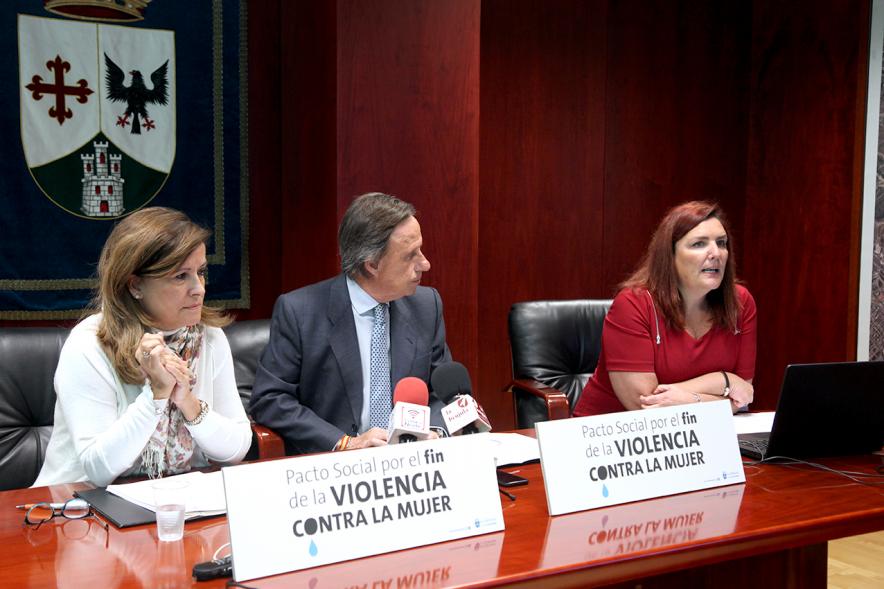 Rueda de Prensa Pacto Violencia de Género - Las autoridades municipales.