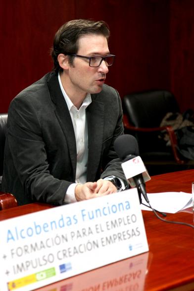 Rueda de Prensa Ayuntamiento - EOI - Imagen de uno de los componentes de la mesa resonda.