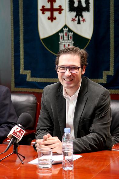 Rueda de Prensa Ayuntamiento - EOI - Imagen de uno de los componentes de la mesa resonda.