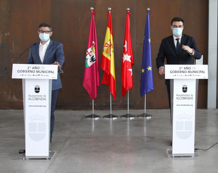 Alcalde Rafael Sanchez, concejal Miguel Angel Arranz. Rueda de Prensa Un Año de Gobierno Municipal - 2020