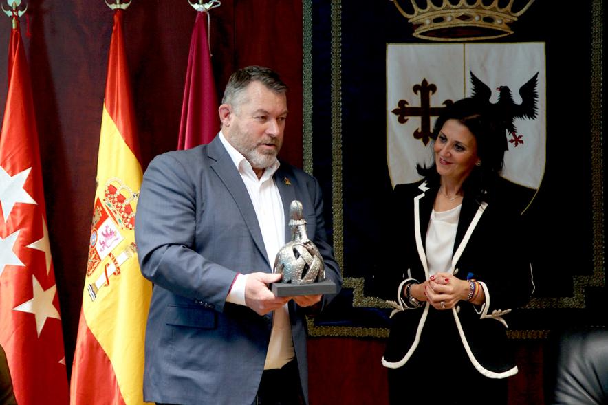 Recepción Selección Nacional de Rugby de Canadá - Imagen entrega del trofeo de la Menina a la selección de Rugby de Canadá.