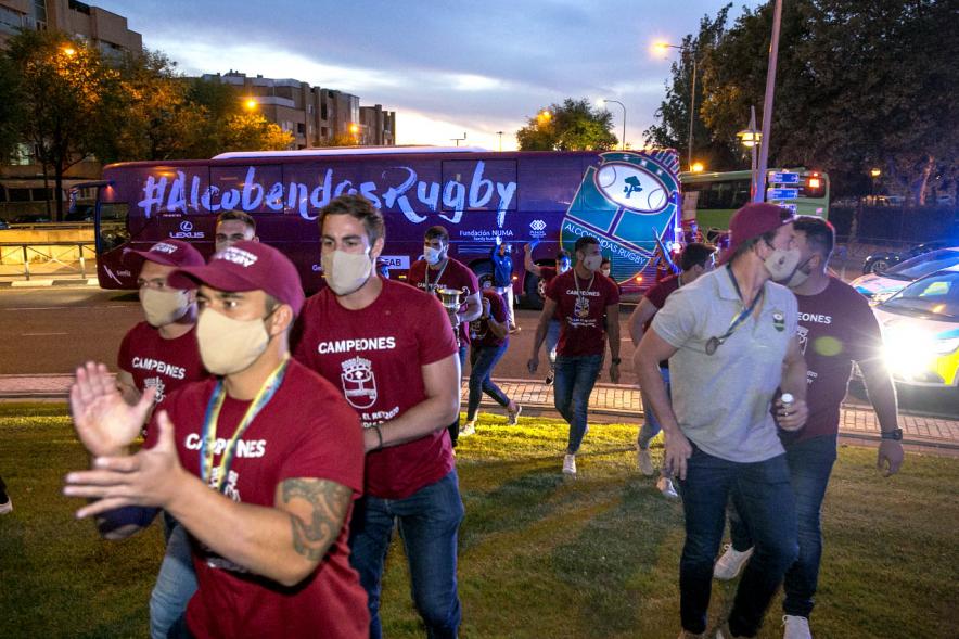 Celebración del Club Rugby Alcobendas en la Menina la Copa del Rey -  Imagen de los jugadores del equipo Alcobendas Rugby llegando a la Menina. 