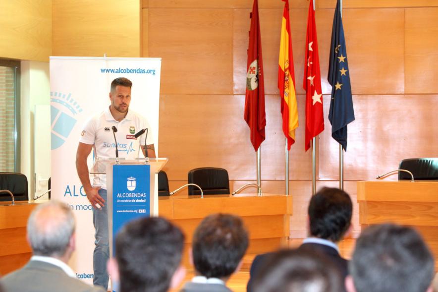 Recepción del Equipo de Rugby Campeón de la Copa del Rey - Imagen de un jugador del Sanitas Alcobendas Rugby en un momento de su discurso.