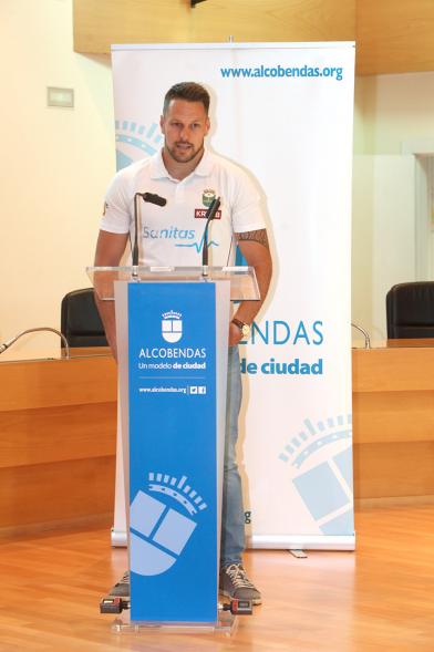 Recepción del Equipo de Rugby Campeón de la Copa del Rey - Imagen de un jugador del Sanitas Alcobendas Rugby en un momento de su discurso.