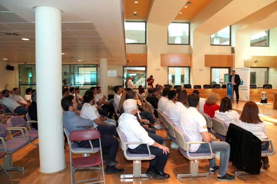 Recepción del Equipo de Rugby Campeón de la Copa del Rey - Imagen panorámica del salón de plenos del ayuntamiento con todos sus protagonistas.