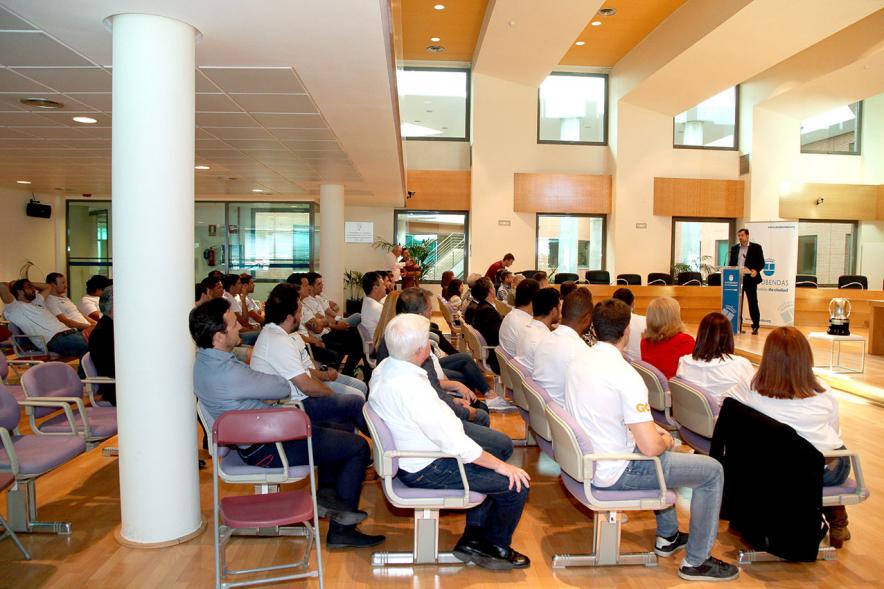 Recepción del Equipo de Rugby Campeón de la Copa del Rey - Imagen panorámica del salón de plenos del ayuntamiento con todos sus protagonistas.