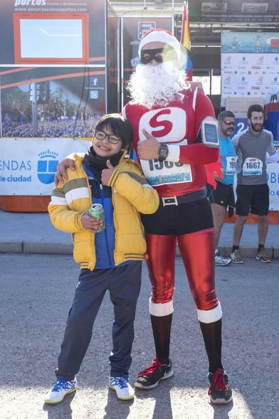 San Silvestre 2016 -  Unos participantes disfrazados.