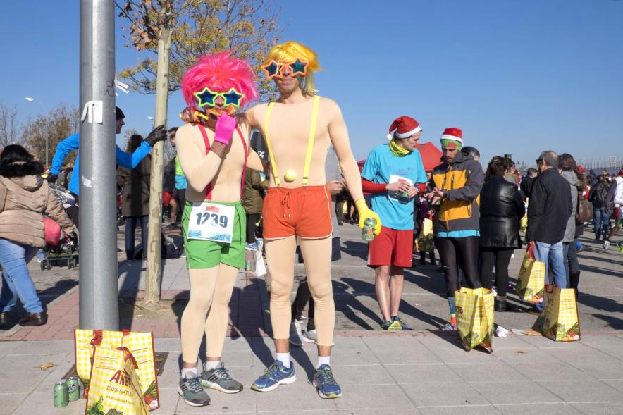 San Silvestre 2016 - Unos participantes disfrazados. 
