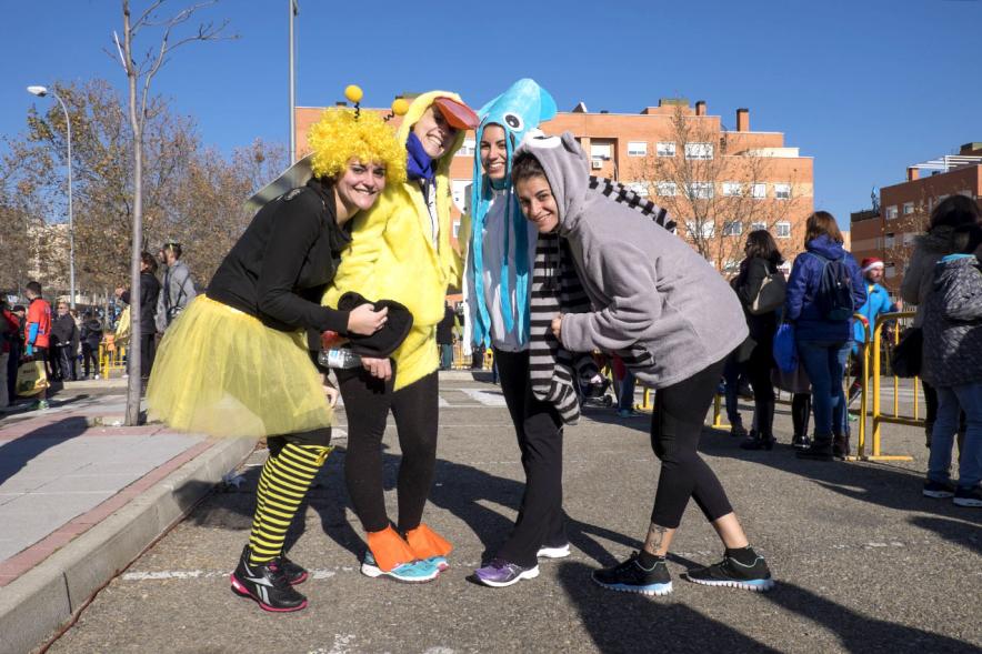 San Silvestre 2016 -  Unos participantes disfrazados.