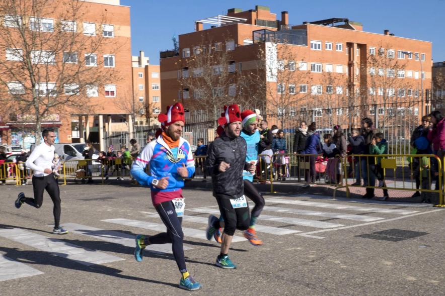 San Silvestre 2016 -  Unos participantes disfrazados.