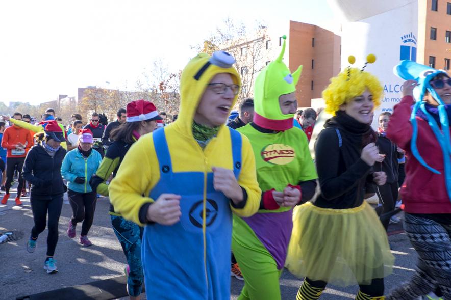 San Silvestre 2016 -  Unos participantes disfrazados.