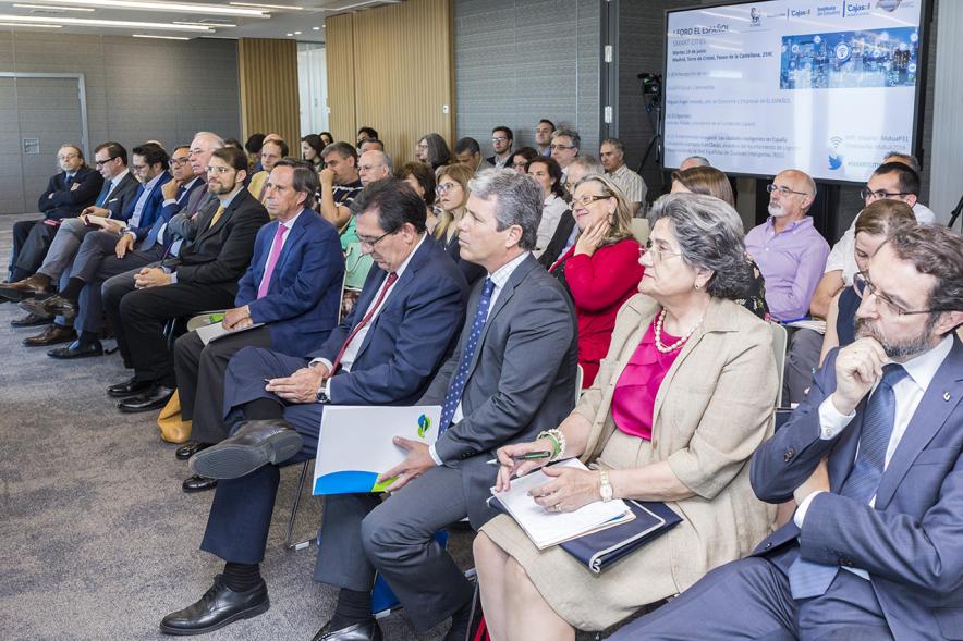 Foro Smart Cities (Fotos Jesús Umbría) - Imagen de las primeras filas de las autoridades. 