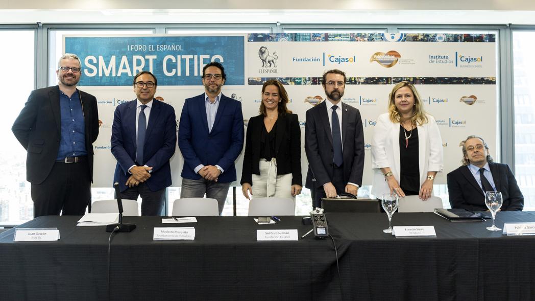 Foro Smart Cities (Fotos Jesús Umbría) - Posado de los empresarios y las autoridades.