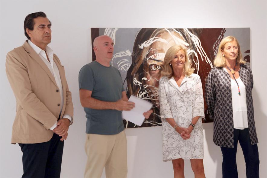 Inauguración exposición "Minería del alma" de Daniel O´Sullivan - El autor y las autoridades. 