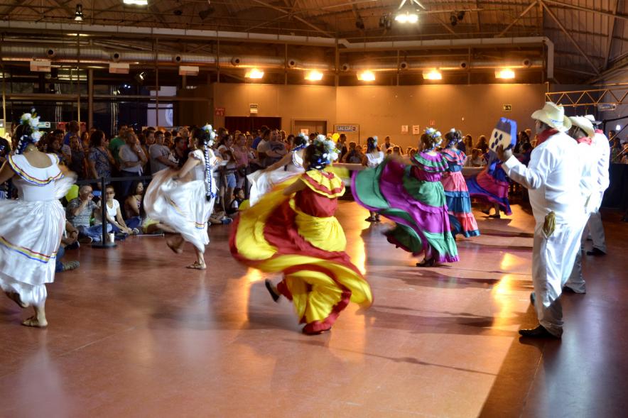 Festival Gastronómico y Cultural - Sabor a Colombia - Bailes típicos colombianos realizados por grupo de danza.