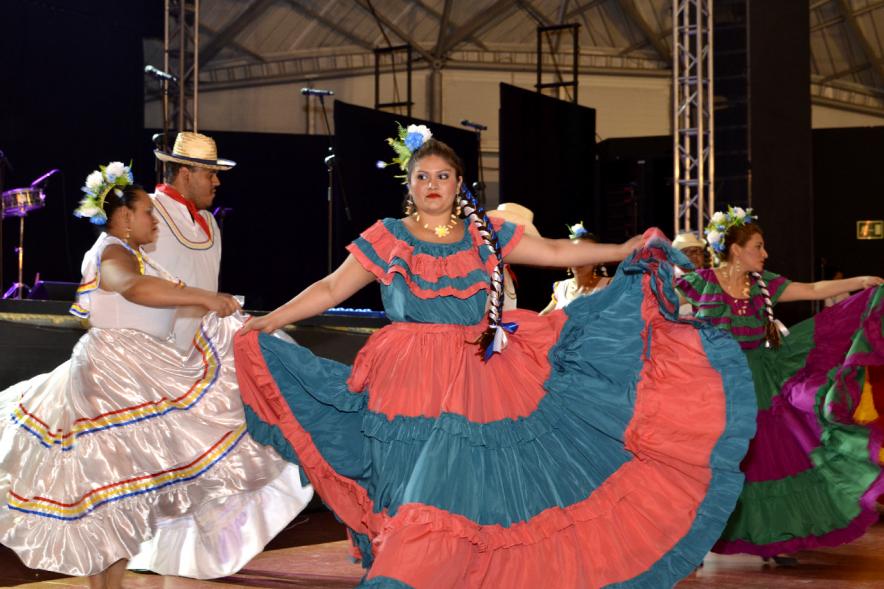 Festival Gastronómico y Cultural - Sabor a Colombia - Bailes típicos colombianos realizados por grupo de danza.