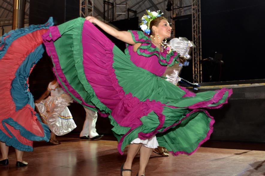 Festival Gastronómico y Cultural - Sabor a Colombia - Bailes típicos colombianos realizados por grupo de danza.