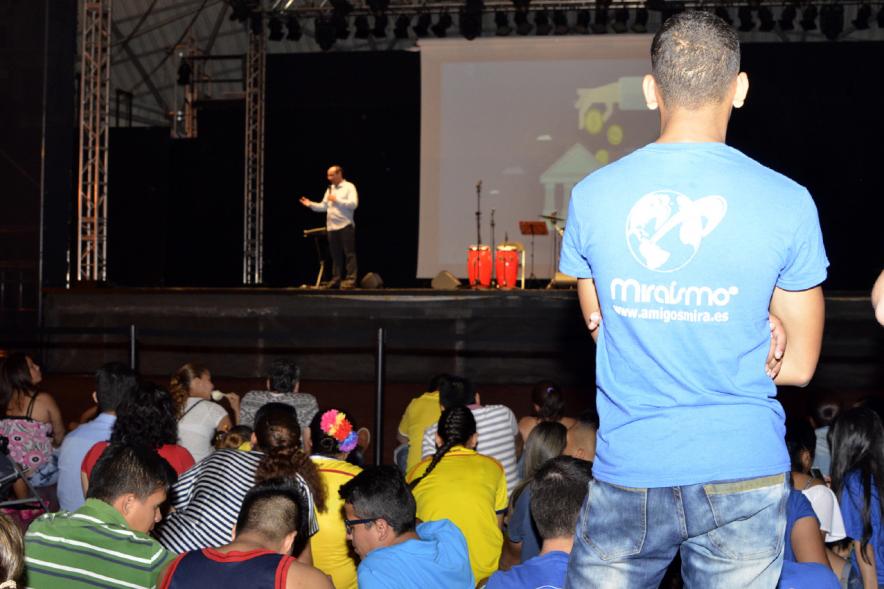 Festival Gastronómico y Cultural - Sabor a Colombia - Imagen persona en el escenario.