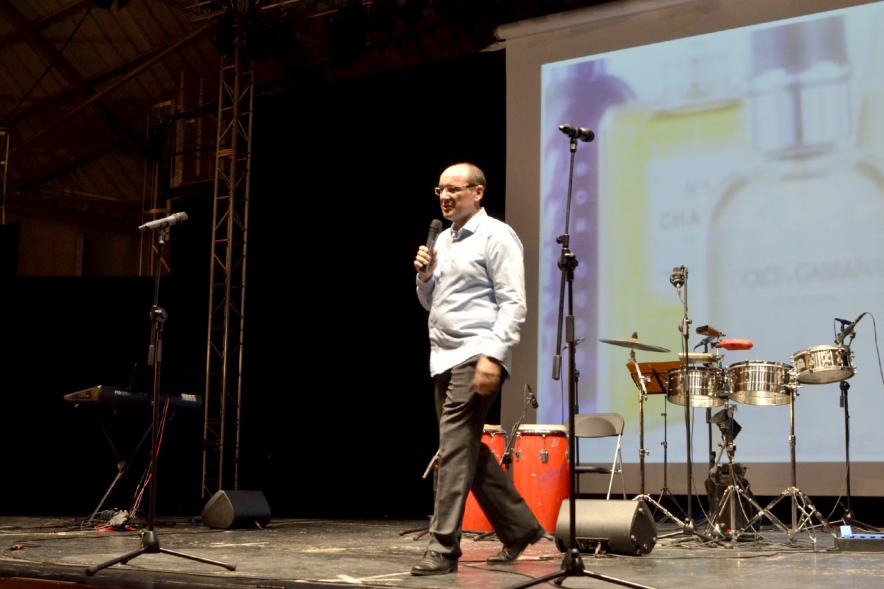 Festival Gastronómico y Cultural - Sabor a Colombia -Imagen persona en el escenario