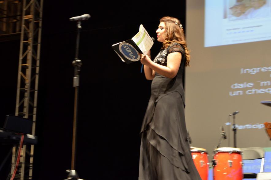 Festival Gastronómico y Cultural - Sabor a Colombia - Imagen persona en el escenario.