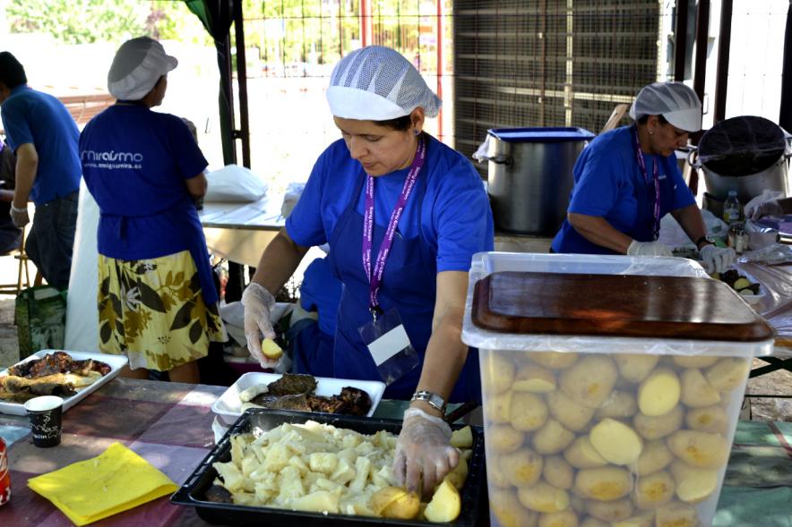 Festival Gastronómico y Cultural - Sabor a Colombia - Imagen de personas preparando comida típica colombiana.