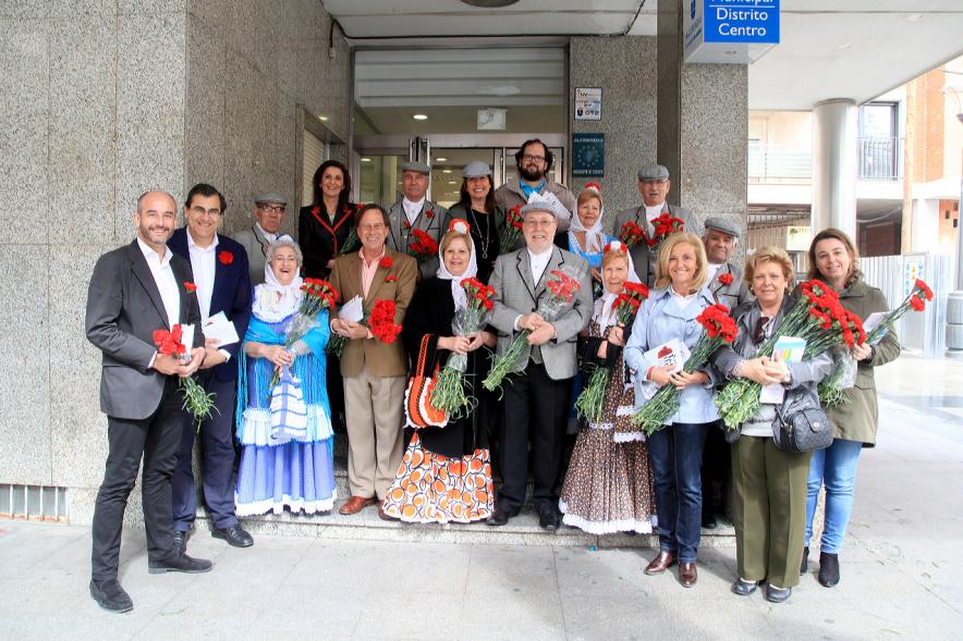 Reparto de Claveles y Revista de San Isidro 2016 - 119015