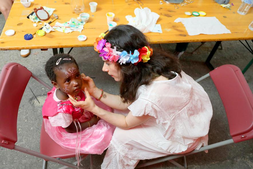 Noche de San Juan 2018 - Actividades y Hoguera de San Juan - Imagen de niñas maquilladas y disfrazadas.