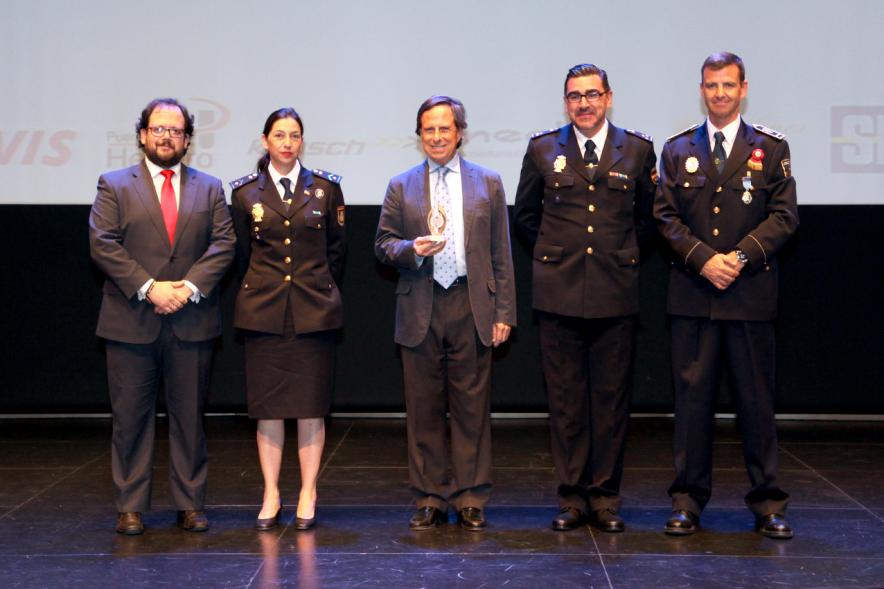 Celebración de San Juan Día de la Policía -  Policías con el alcalde y el concejal.