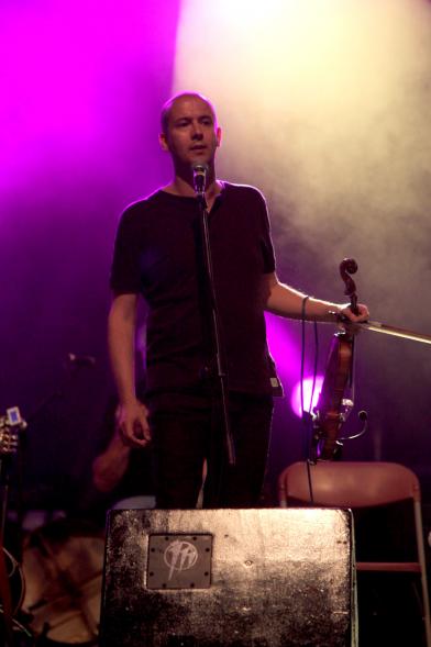 Noche de San Juan 2016 - Imagen músico en el escenario.