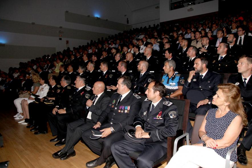 Celebración de San Juan Día de la Policía - Panorámica de los asistentes.