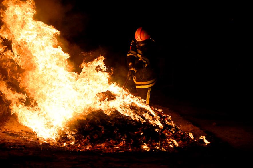 Noche de San Juan 2018 - Actividades y Hoguera de San Juan - Imagen de la llamas de la hoguera.