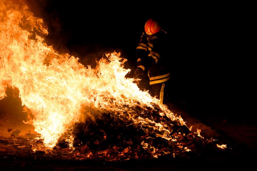 Noche de San Juan 2018 - Actividades y Hoguera de San Juan - Imagen de la llamas de la hoguera.