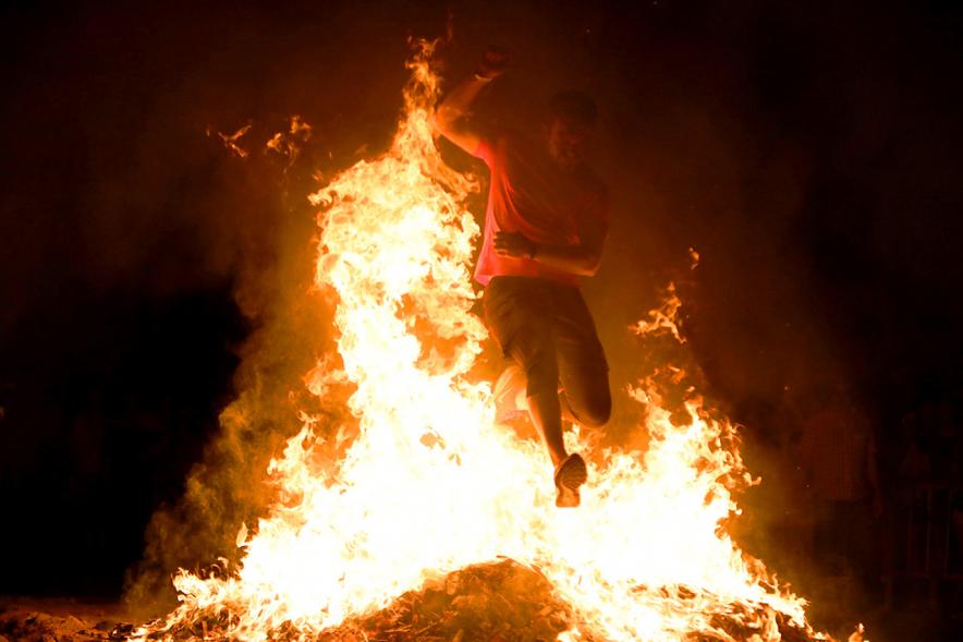 Noche de San Juan 2018 - Actividades y Hoguera de San Juan - Imagen de la llamas de la hoguera.