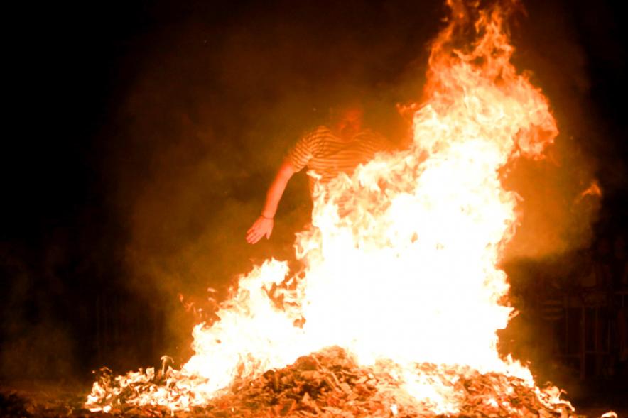 Noche de San Juan 2018 - Actividades y Hoguera de San Juan - Imagen de la llamas de la hoguera.