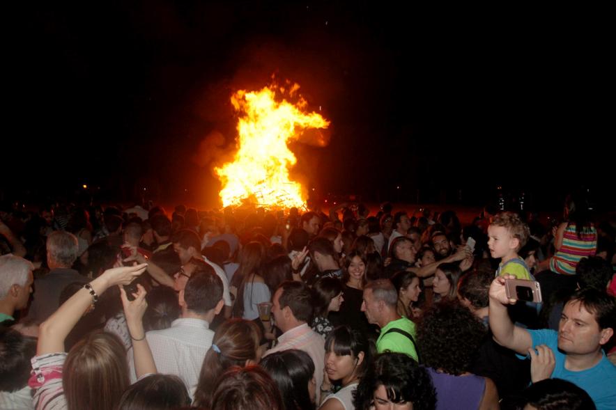 Noche de San Juan 2016 - Imagen de la hoguera de San Juan.