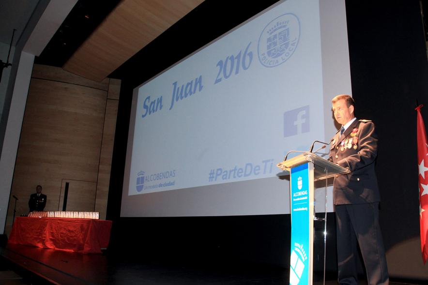 Festividad de San Juan de la Policía Local - Imagen de una persona dando un discurso.