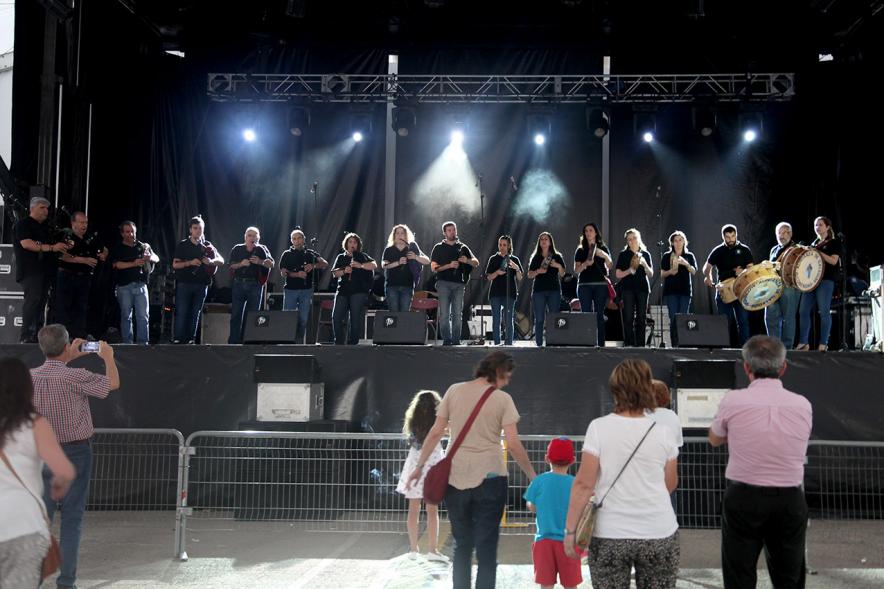 Noche de San Juan 2016 - Imagen de un grupo musical en el escenario.