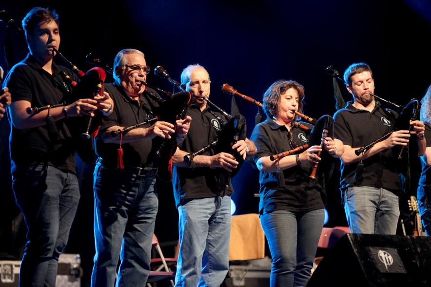 Noche de San Juan 2016 -  Imagen de un grupo musical en el escenario.